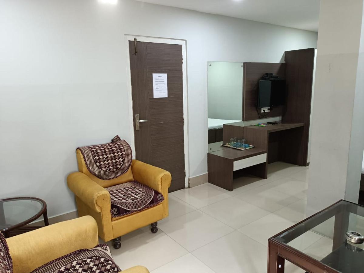 Kusum Hotel Dibrugarh Exterior photo